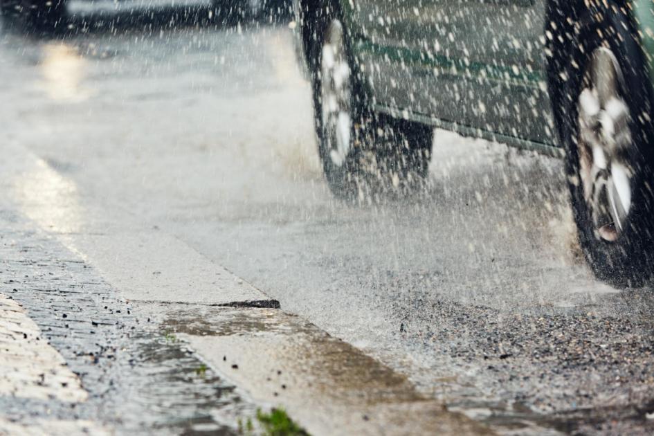 Should you drive in a thunderstorm? See the Met Office advice