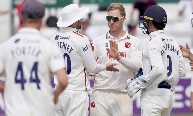 County Championship: Five-star Simon Harmer lifts Essex