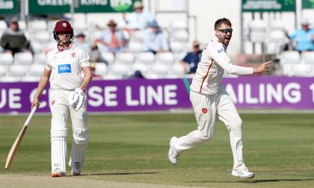 County Championship: Critchley raises Essex hopes of win
