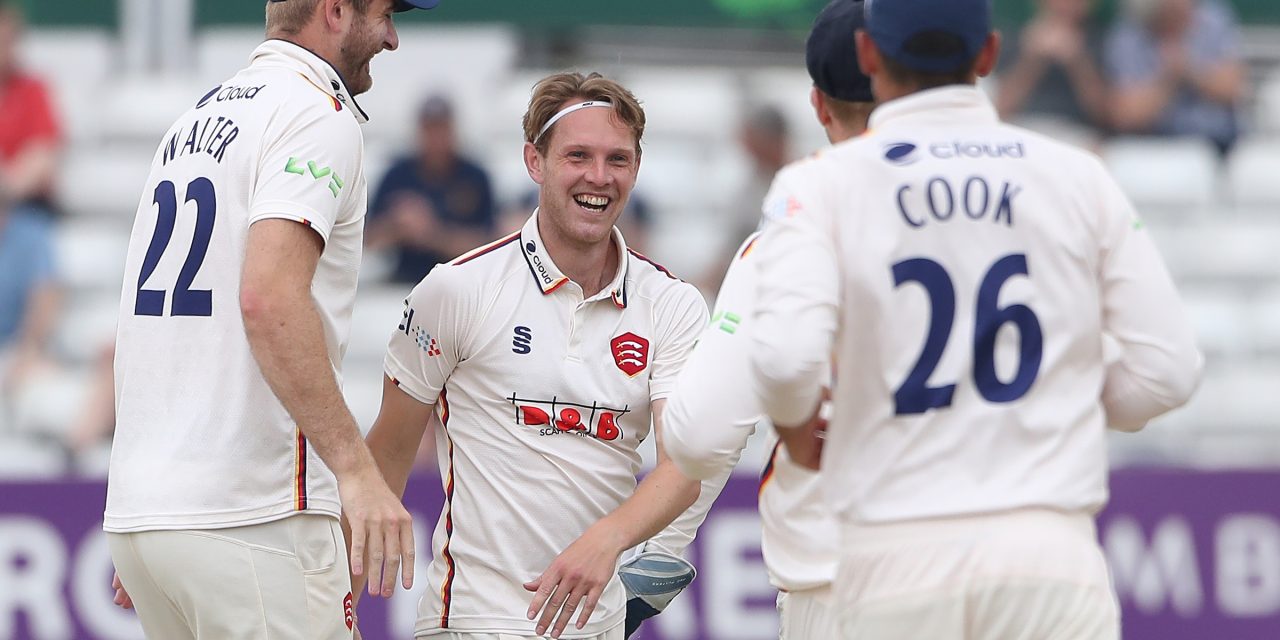 County Championship: Essex complete win over Somerset