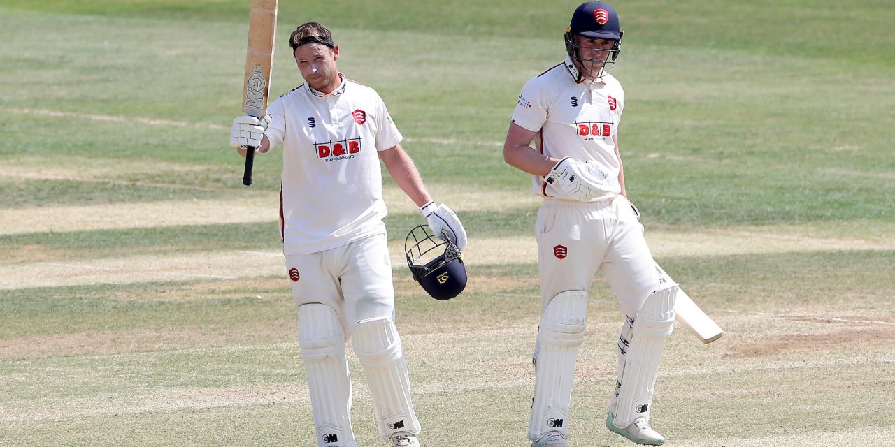 County Championship: Westley, Lawrence tons put Essex on top