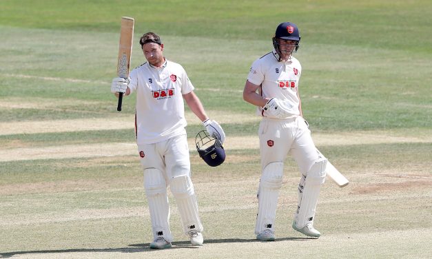 County Championship: Westley, Lawrence tons put Essex on top