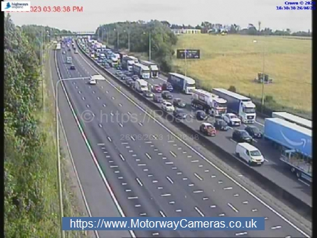 Recap: Queues towards Brentwood of 'over an hour' on M25 after crash