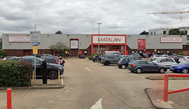 Pensioner has bank card stolen in Romford car park scam