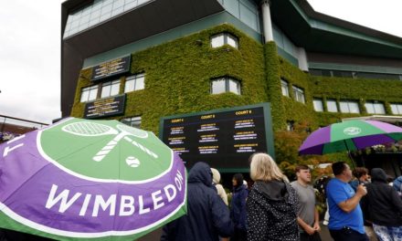 Who won Wimbledon in 2022 and what is the prize for winning?