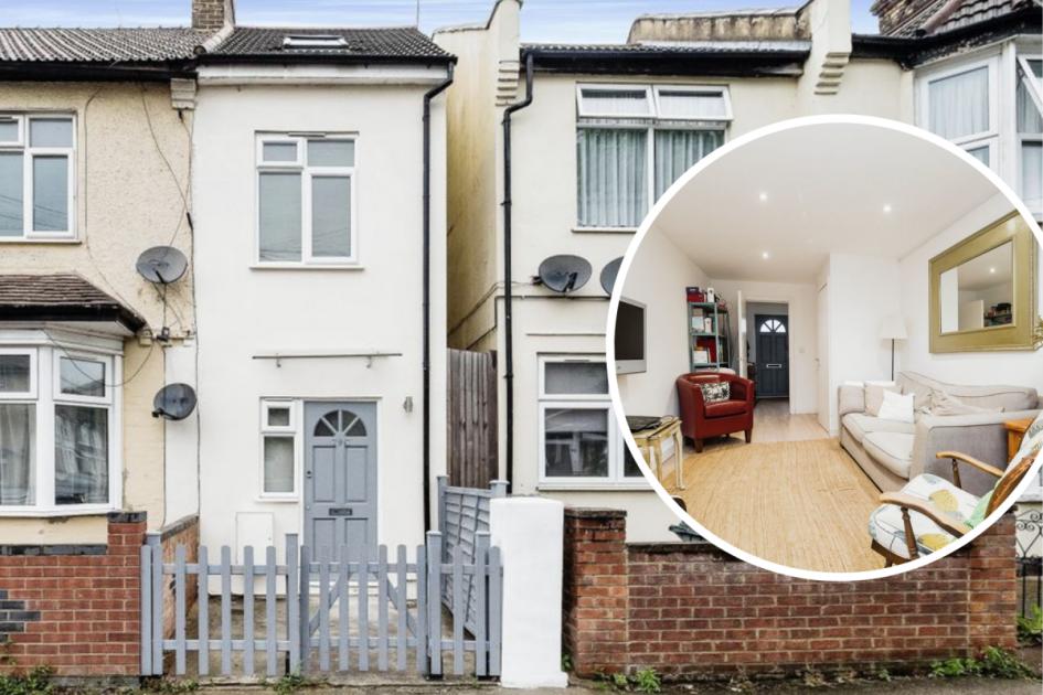 Zoopla is selling a skinny house in East London- Look inside