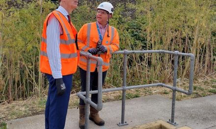 Stephen Timms MP visits Thames Water sewage plant aiming to go greener