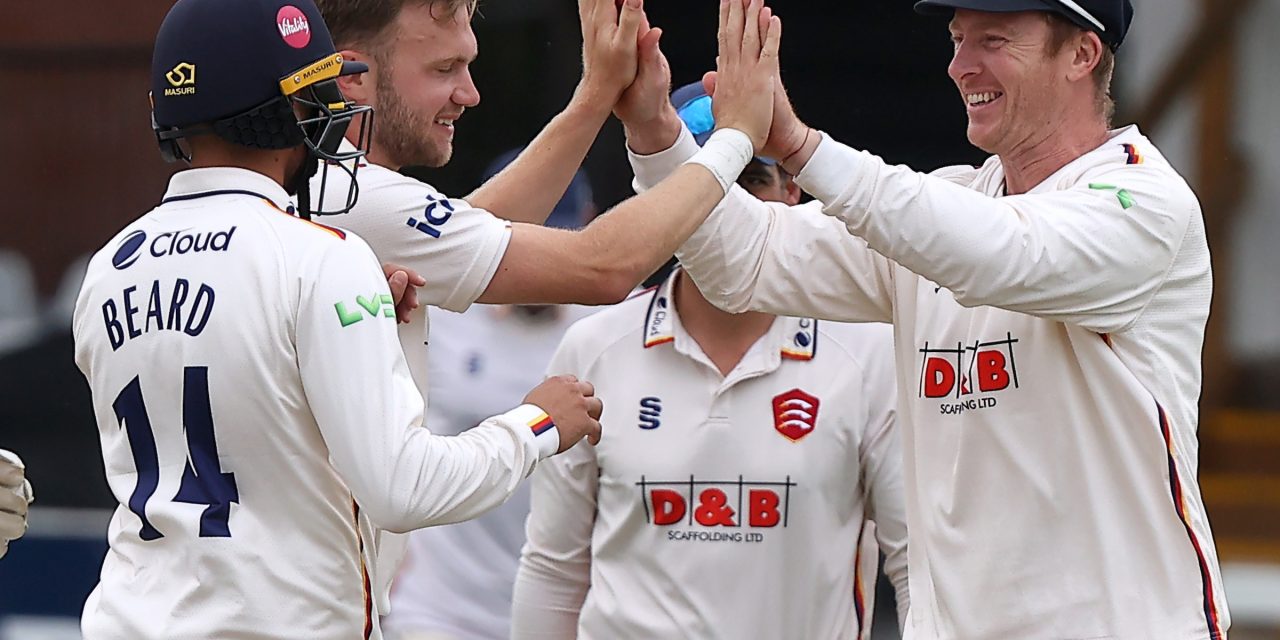County Championship: Essex see off Kent to stay on track