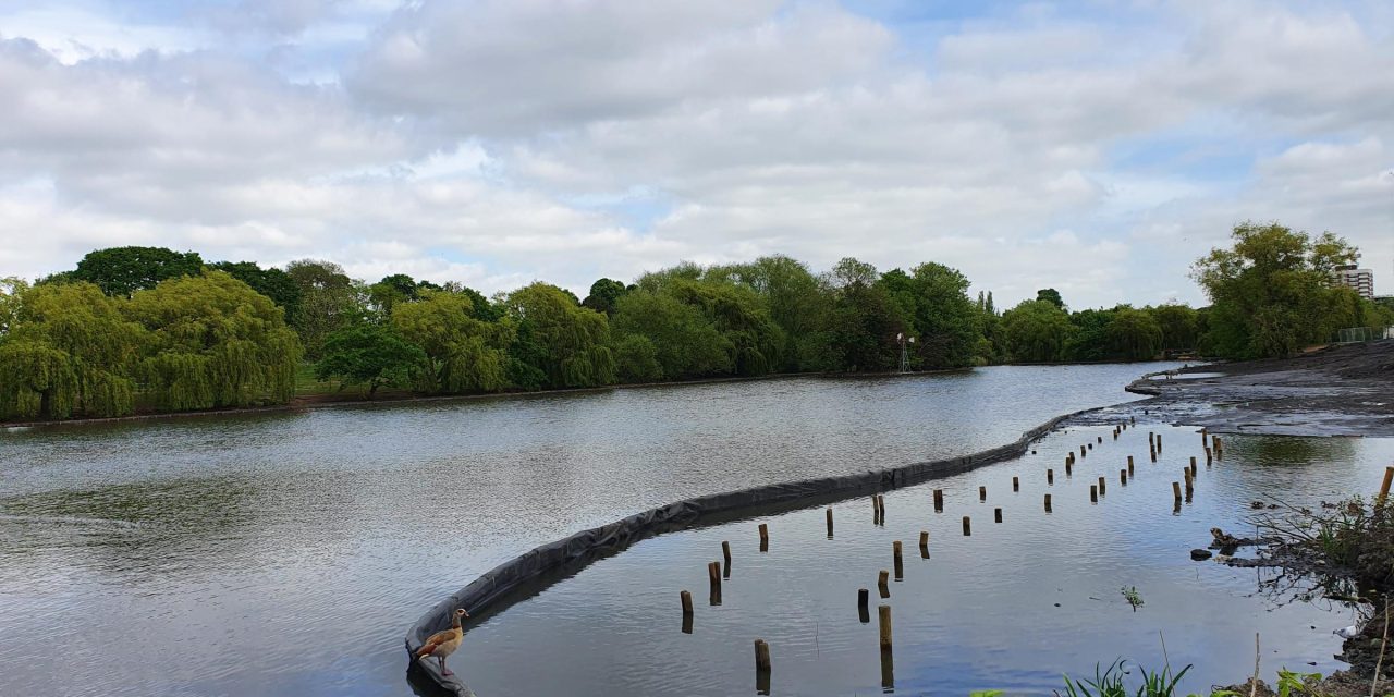 Rubber glove found after 'body' seen in Hornchurch lake