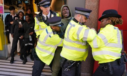 Oxford Street: Met Police impose dispersal order