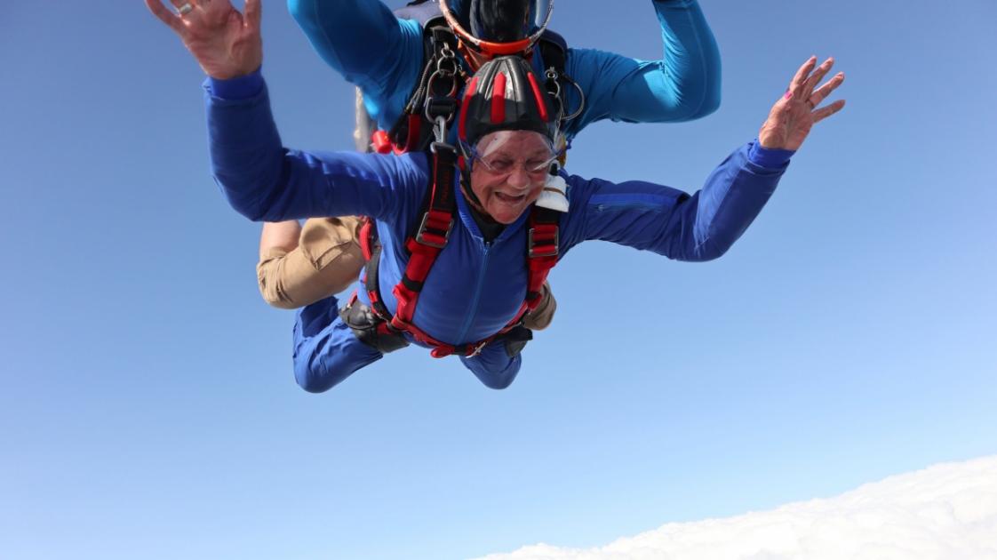 Fearless 90-year-old Romford nan skydives from 12,000ft