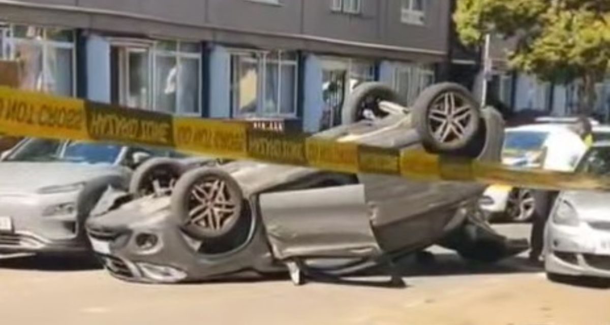 Car overturns in Canary Wharf after parked vehicles smash