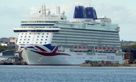 Mallorca: P&O ship with thousands of Britons onboard collides with tanker | Spain