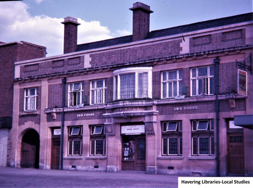 PHOTOS: What Romford’s high streets looked like in the 1960s