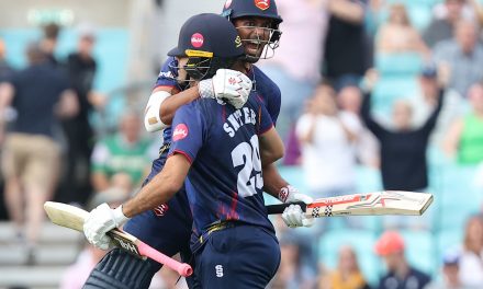 Feroze Khushi signs one-year contract extension at Essex