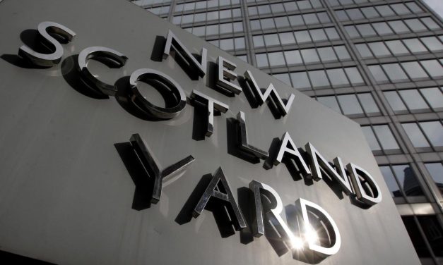 Met Police detective sent woman he was harassing naked photos