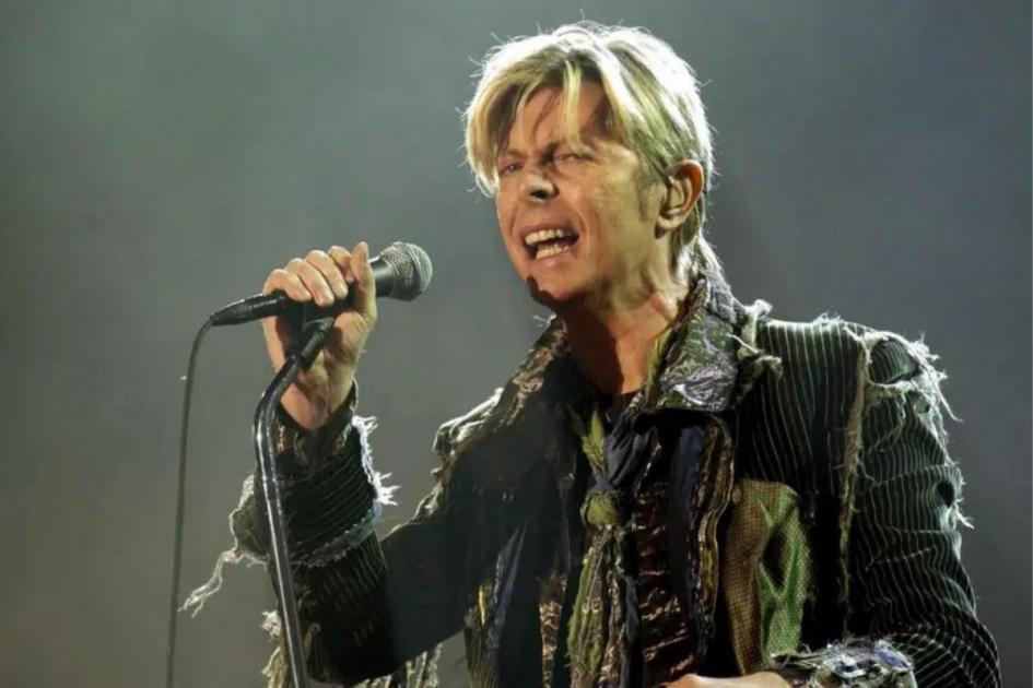 David Bowie lyric sheet expected to fetch £100k at auction