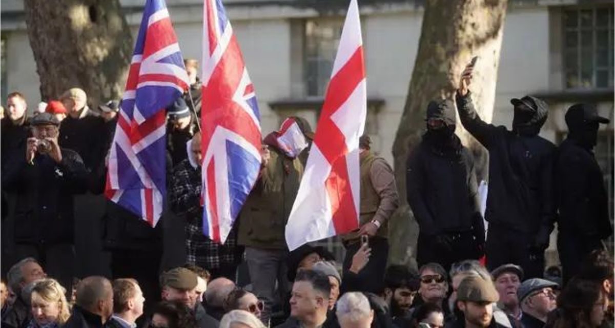 Critics notice lack of poppies among Tommy Robinson’s group
