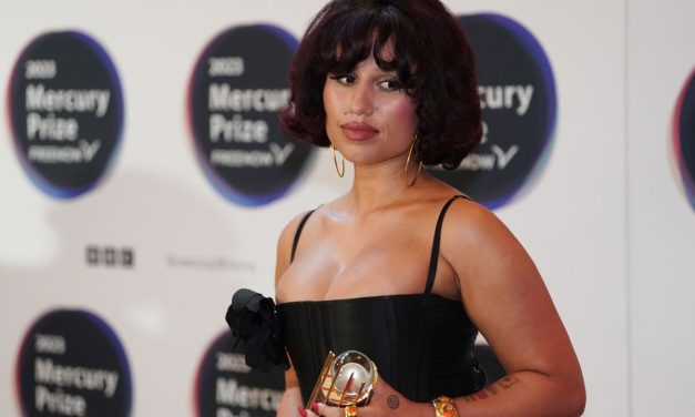 Louis Theroux Interviews: Who is singer and songwriter RAYE?